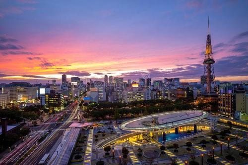 名古屋属于爱知县,是日本人口第四大的城市,是一座综合性的工业城市.