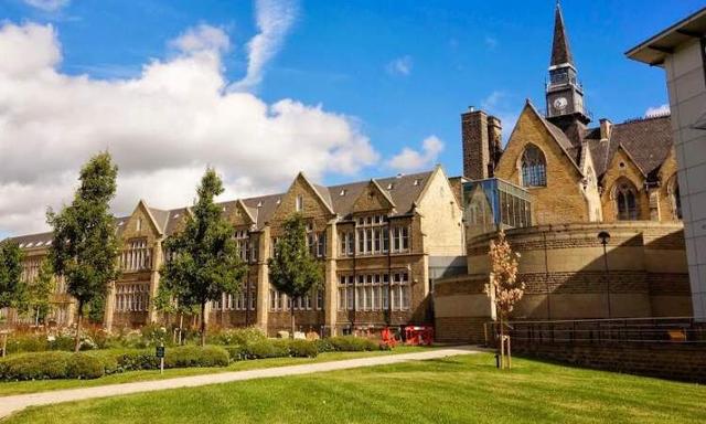 2020年英国留学：大学申请截止时间比以前更快一些